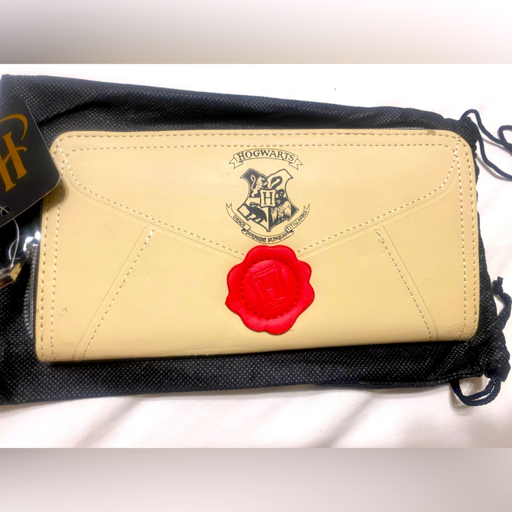 Brand new Harry Potter Letter Zip around wallet